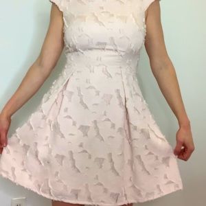 SOFT PINK and delicate feeling dress. Perfect for a spring wedding!
